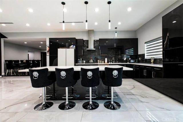 17800 Raymer Street, Sherwood Forest, CA 91325