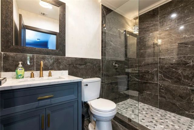 17800 Raymer Street, Sherwood Forest, CA 91325