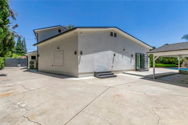 17800 Raymer Street, Sherwood Forest, CA 91325