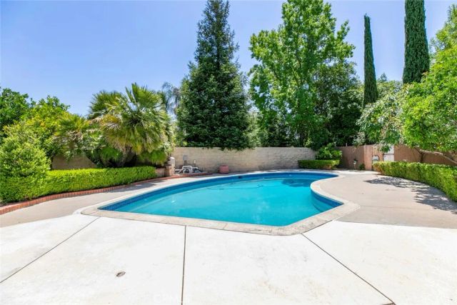 17800 Raymer Street, Sherwood Forest, CA 91325