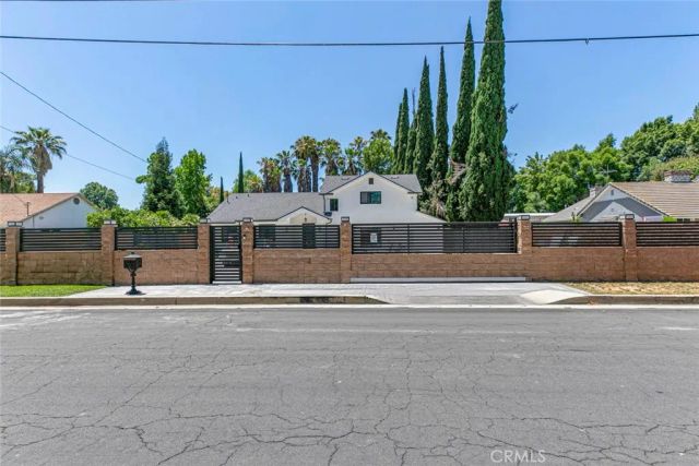17800 Raymer Street, Sherwood Forest, CA 91325