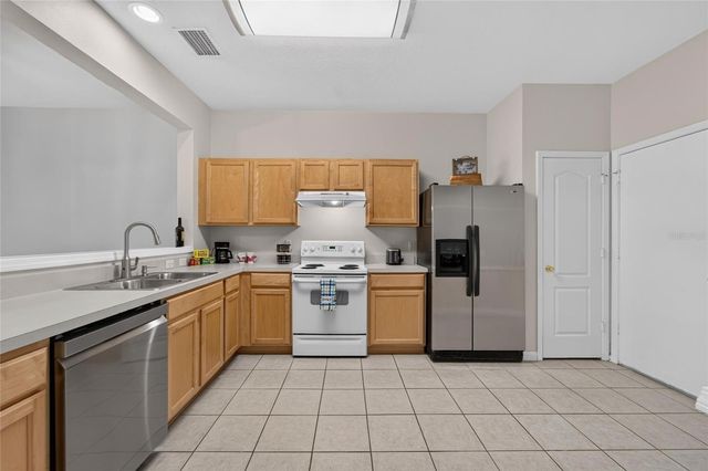 1019 VISTA CAY COURT, Brandon, FL 33511