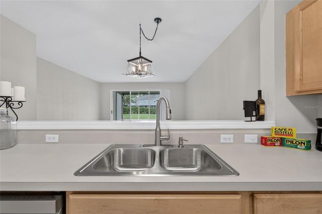1019 VISTA CAY COURT, Brandon, FL 33511