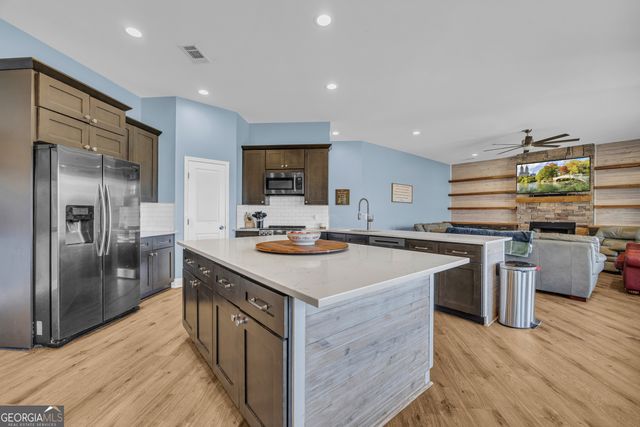 249 Hunters Creek Trail, Toccoa, GA 30577