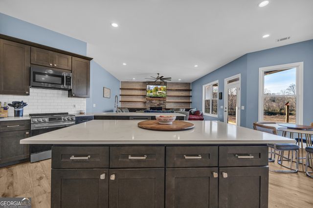 249 Hunters Creek Trail, Toccoa, GA 30577