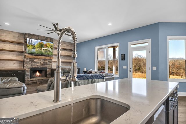 249 Hunters Creek Trail, Toccoa, GA 30577