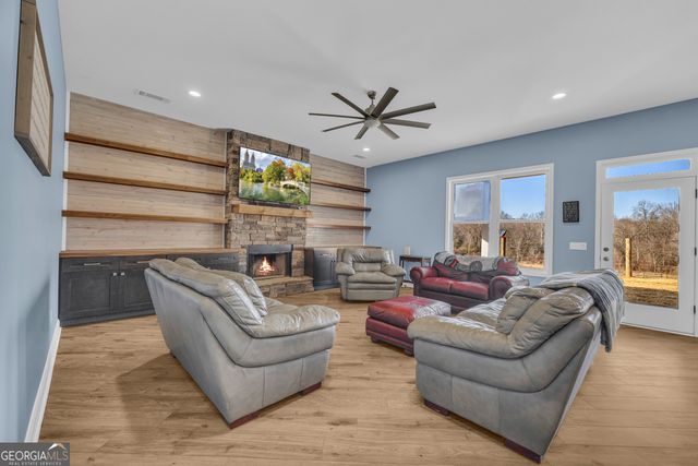 249 Hunters Creek Trail, Toccoa, GA 30577