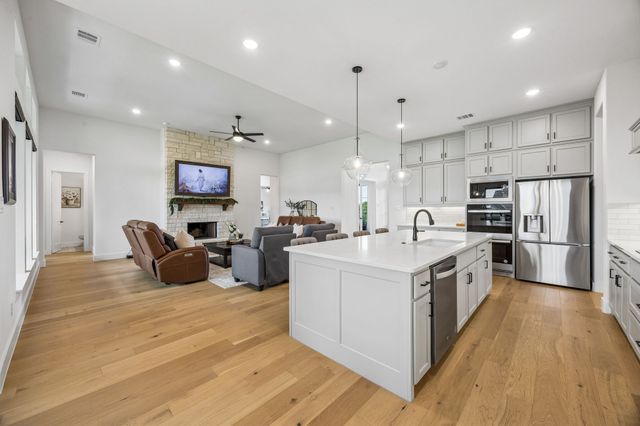 215 Cooper Lane, Van Alstyne, TX 75495