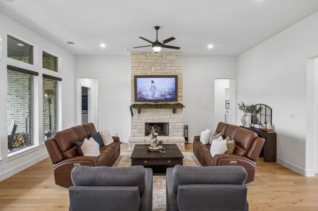 215 Cooper Lane, Van Alstyne, TX 75495
