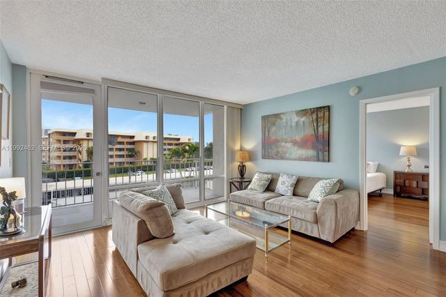 336 Golfview Rd 311, North Palm Beach, FL 33408