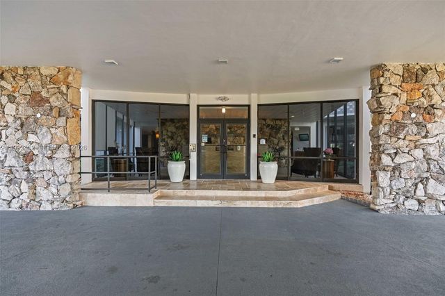 336 Golfview Rd 311, North Palm Beach, FL 33408