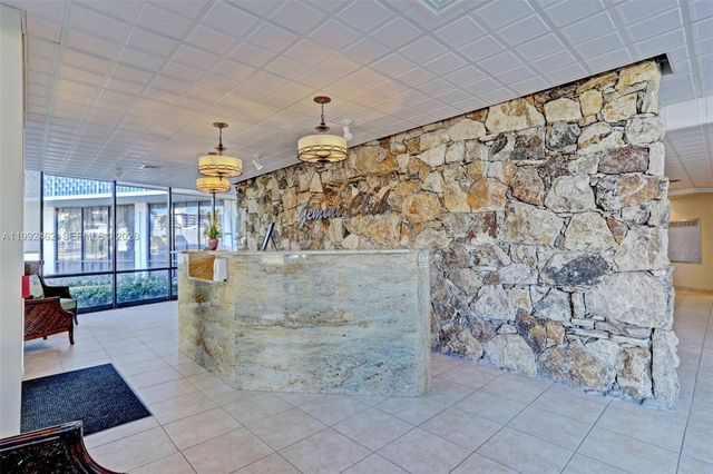 336 Golfview Rd 311, North Palm Beach, FL 33408