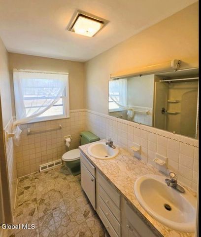 5059 Western Turnpike 1, Altamont, NY 12009