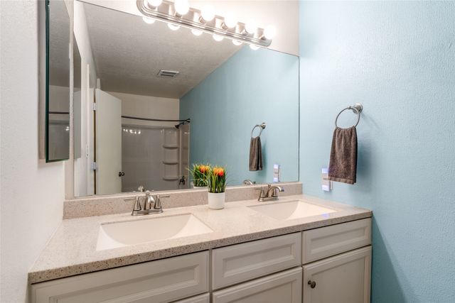 2211 Portavela Street, Santa Fe, NM 87505