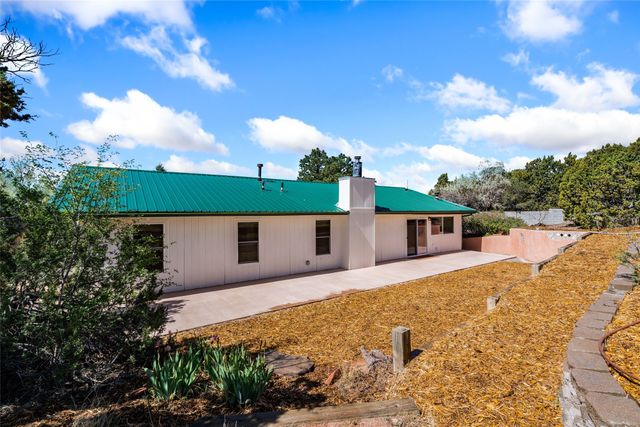 2211 Portavela Street, Santa Fe, NM 87505