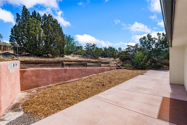 2211 Portavela Street, Santa Fe, NM 87505