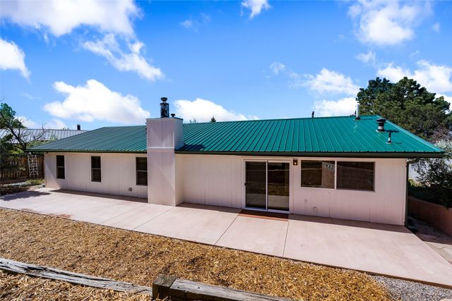 2211 Portavela Street, Santa Fe, NM 87505