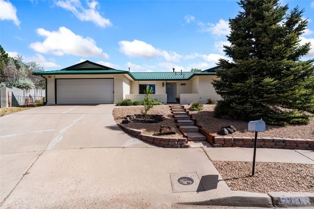2211 Portavela Street, Santa Fe, NM 87505