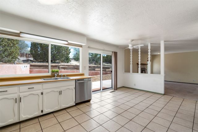 2211 Portavela Street, Santa Fe, NM 87505