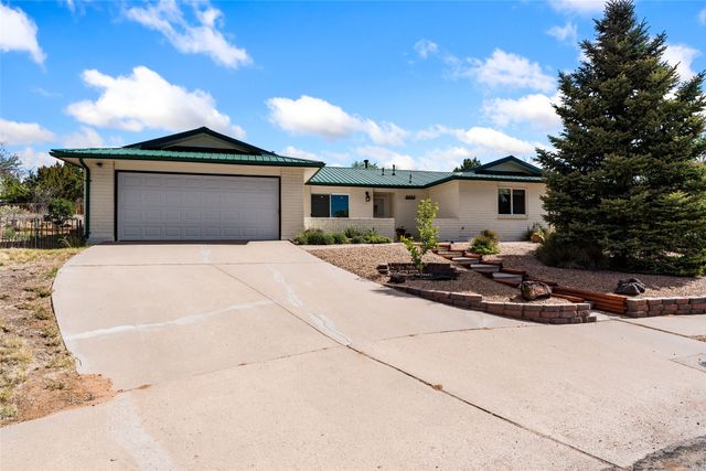 2211 Portavela Street, Santa Fe, NM 87505