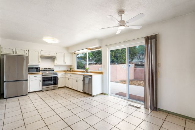 2211 Portavela Street, Santa Fe, NM 87505