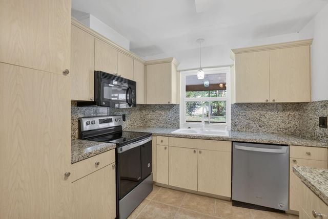 2551 NW 98th Terrace, Coral Springs, FL 33065