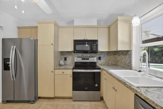 2551 NW 98th Terrace, Coral Springs, FL 33065