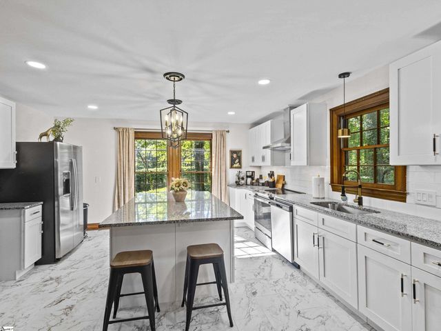 15 Lake Circle Drive, Greenville, SC 29609