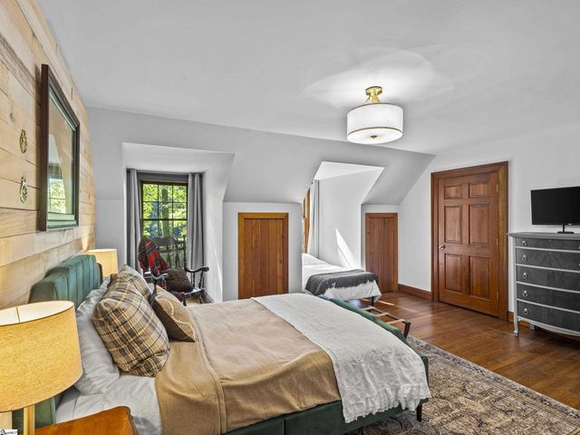 15 Lake Circle Drive, Greenville, SC 29609