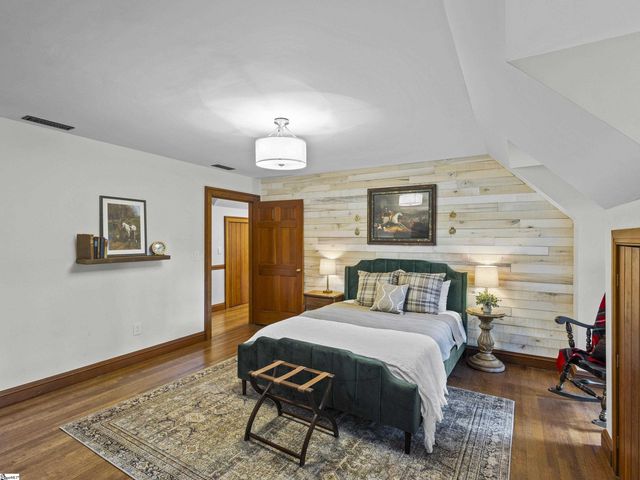 15 Lake Circle Drive, Greenville, SC 29609