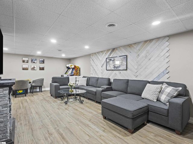 15 Lake Circle Drive, Greenville, SC 29609