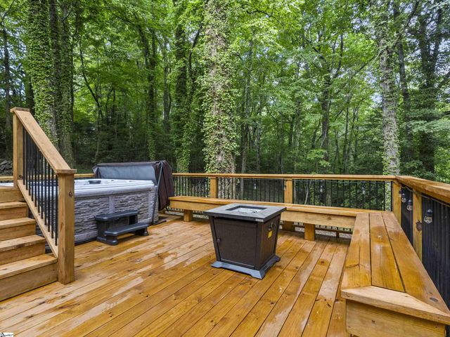 15 Lake Circle Drive, Greenville, SC 29609