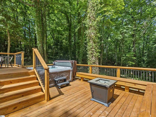 15 Lake Circle Drive, Greenville, SC 29609