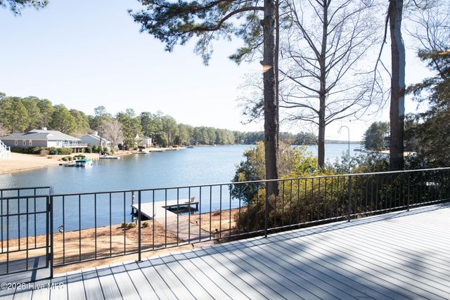 90 Lake Shore Drive, Pinehurst, NC 28374