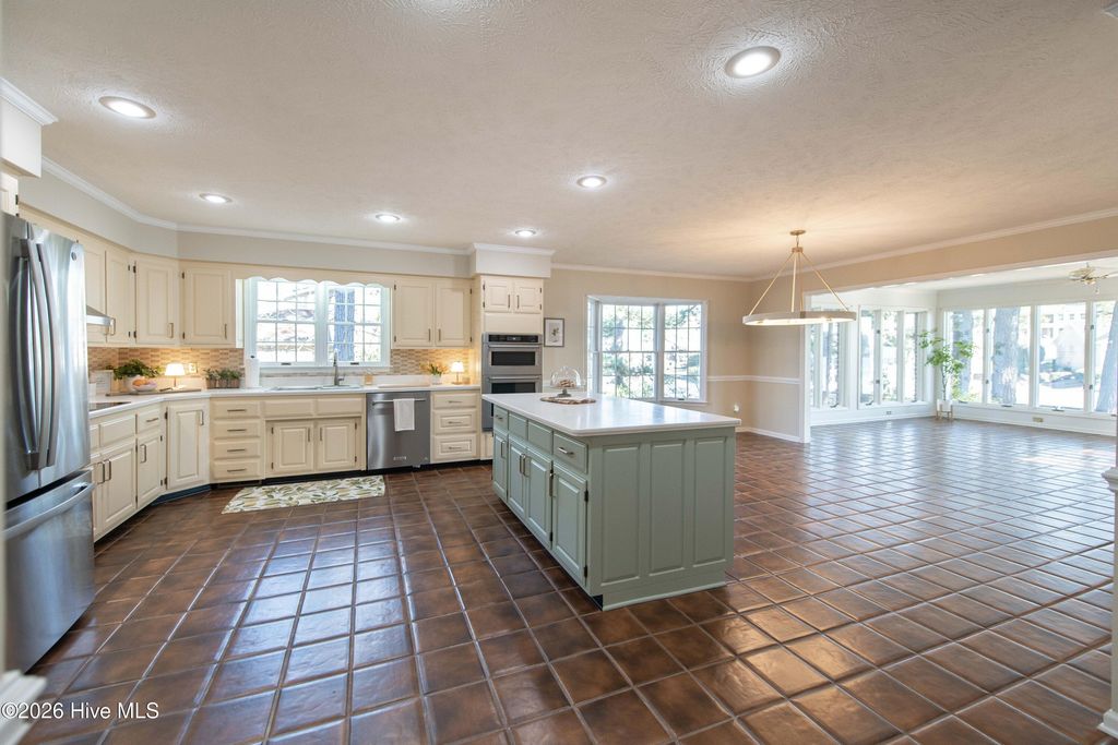 Image 19 of property listing at 90 Lake Shore Drive, Pinehurst, NC 28374