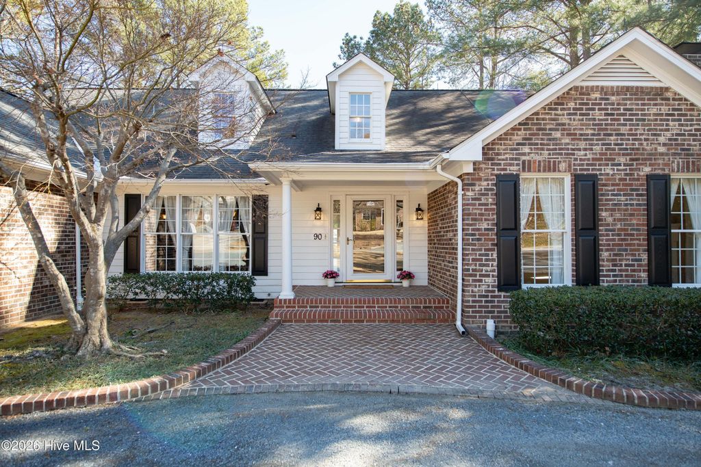 Image 4 of property listing at 90 Lake Shore Drive, Pinehurst, NC 28374