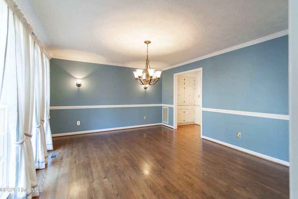 Image 8 of property listing at 90 Lake Shore Drive, Pinehurst, NC 28374