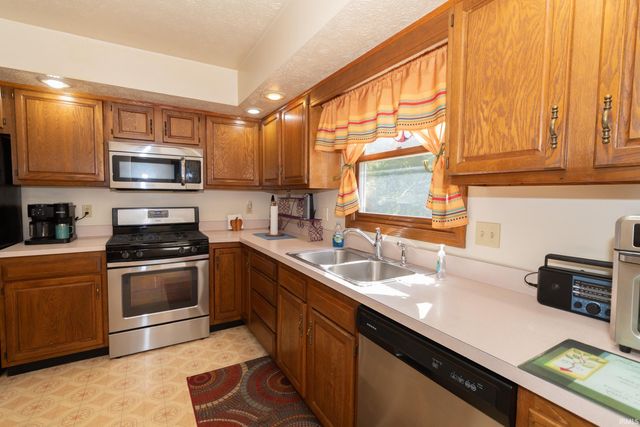 521 W Lowell Avenue, Mishawaka, IN 46545