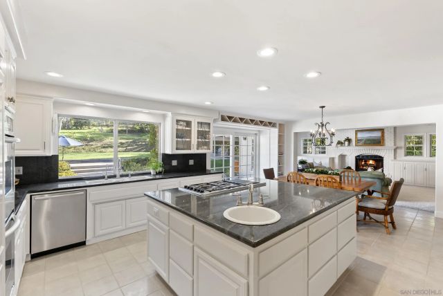 17307 Calle Mayor, Rancho Santa Fe, CA 92067