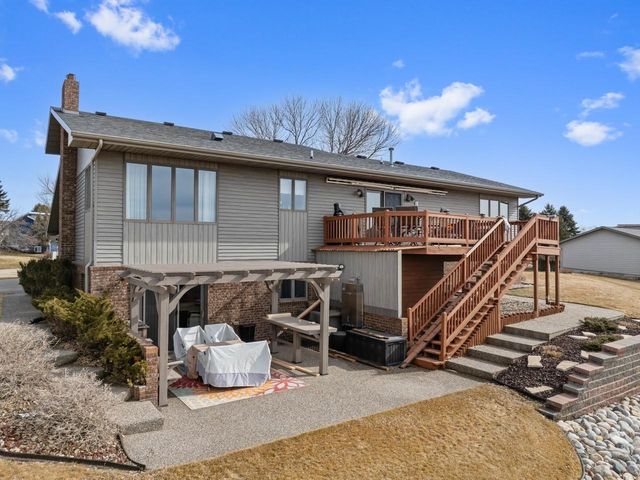 1425 18th Ave. NW, Minot, ND 58703