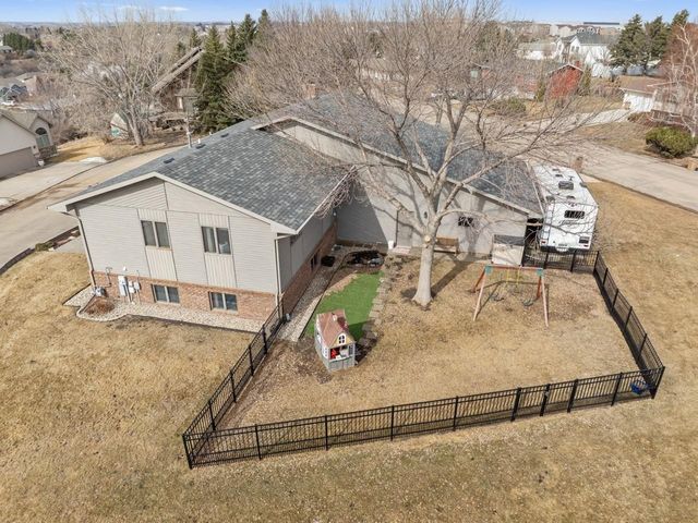 1425 18th Ave. NW, Minot, ND 58703