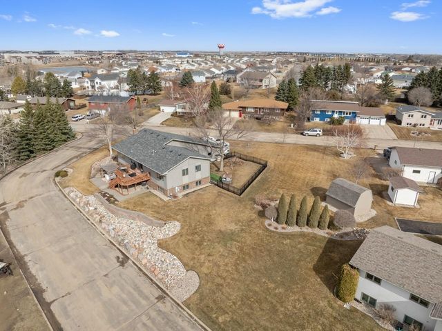 1425 18th Ave. NW, Minot, ND 58703