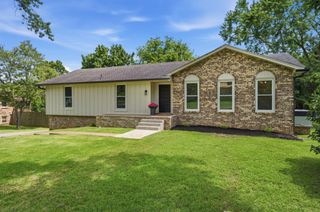1025 Woodmont Dr, Gallatin, TN 37066