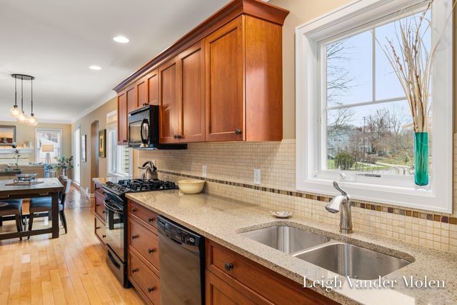 1129 Kenesaw Drive SE, East Grand Rapids, MI 49506