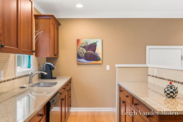 1129 Kenesaw Drive SE, East Grand Rapids, MI 49506