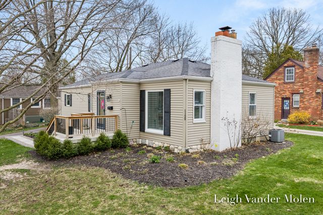 1129 Kenesaw Drive SE, East Grand Rapids, MI 49506