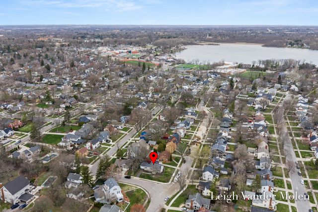 1129 Kenesaw Drive SE, East Grand Rapids, MI 49506