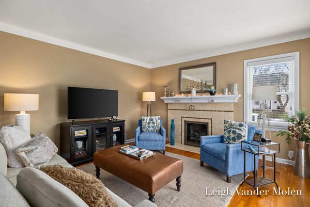 1129 Kenesaw Drive SE, East Grand Rapids, MI 49506