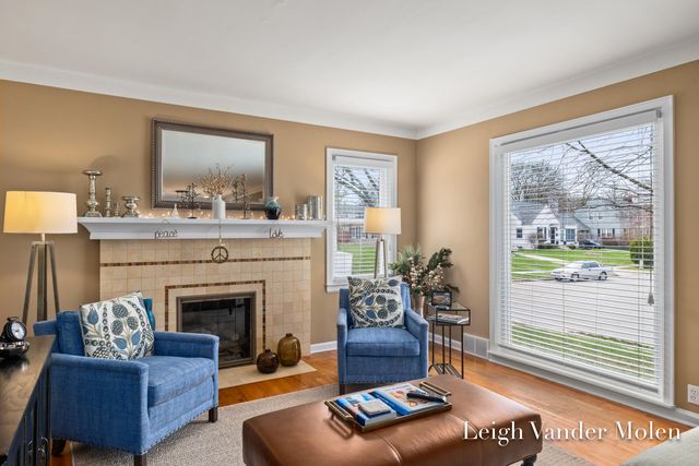 1129 Kenesaw Drive SE, East Grand Rapids, MI 49506
