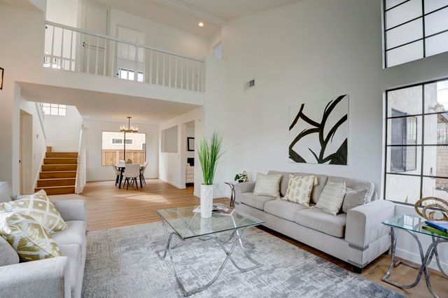 10242 Keoki St, San Diego, CA 92126